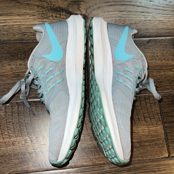 Womens NIKE‎ RUN SWIFT Stealth Running Trainers Size US 8 - Picture 3 of 9